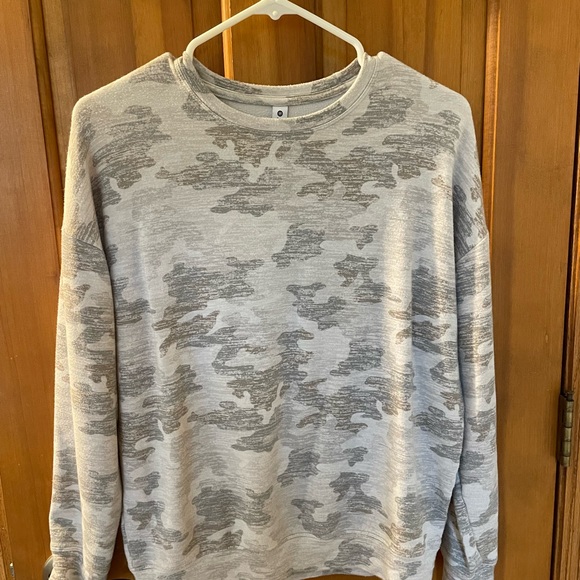 Athleta XS Camouflage/Camo print Sweatshirt - Picture 4 of 4